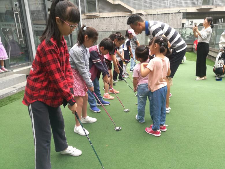 上海市社區(qū)<a href=http://www.wwwyw99966.com target=_blank class=infotextkey>健身</a>俱樂(lè)部