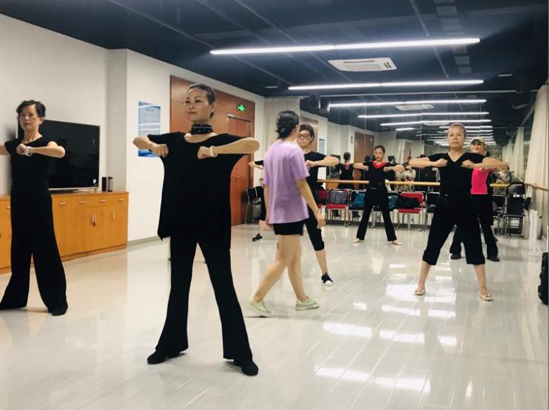 上海市社區(qū)<a href=http://www.wwwyw99966.com target=_blank class=infotextkey>健身</a>俱樂部 上海市社區(qū)<a href=http://www.wwwyw99966.com target=_blank class=infotextkey>健身</a>俱樂部