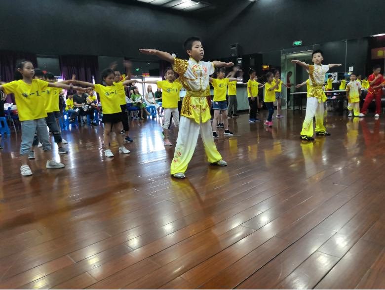 上海市社區(qū)<a href=http://www.wwwyw99966.com target=_blank class=infotextkey>健身</a>俱樂部 上海市社區(qū)<a href=http://www.wwwyw99966.com target=_blank class=infotextkey>健身</a>俱樂部