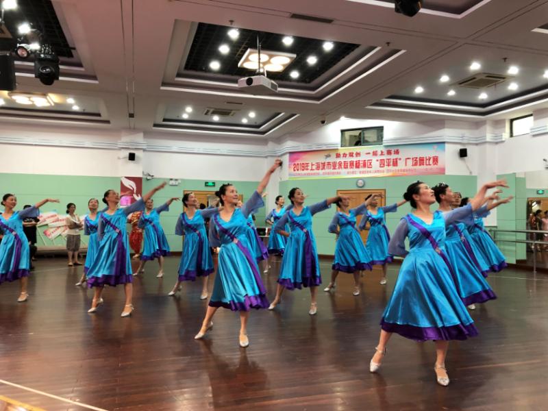 上海市社區(qū)<a href=http://www.wwwyw99966.com target=_blank class=infotextkey>健身</a>俱樂部