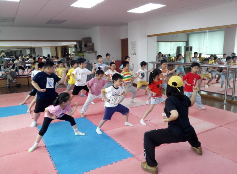 上海市社區(qū)<a href=http://www.wwwyw99966.com target=_blank class=infotextkey>健身</a>俱樂部