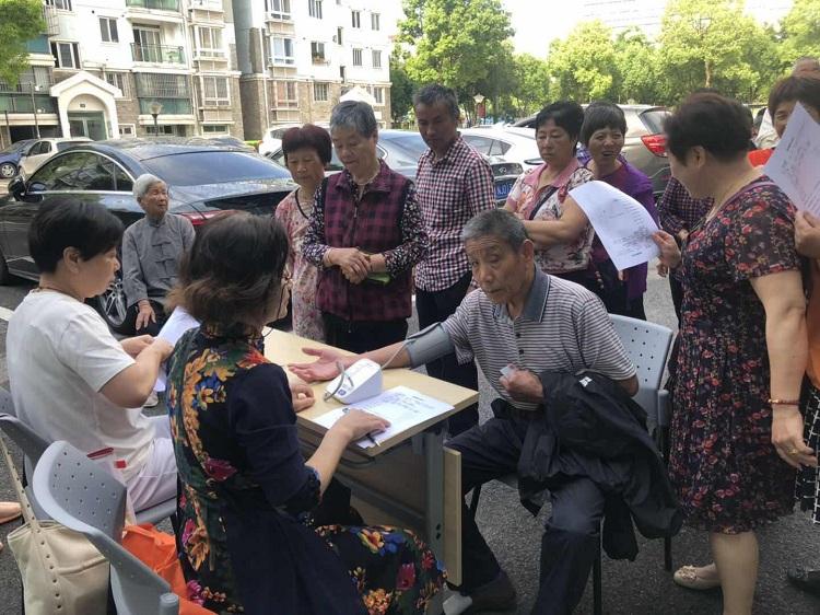 上海市社區(qū)<a href=http://www.wwwyw99966.com target=_blank class=infotextkey>健身</a>俱樂(lè)部