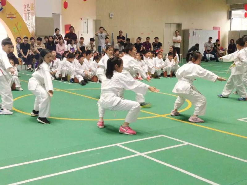 上海市社區(qū)<a href=http://www.wwwyw99966.com target=_blank class=infotextkey>健身</a>俱樂部