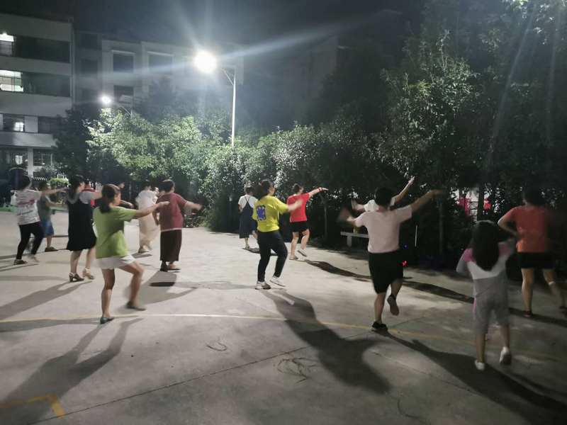 公益體彩在你身邊:邵陽雨溪社區(qū)——搭起老百姓身邊的<a href=http://www.wwwyw99966.com target=_blank class=infotextkey>健身</a>廣場 公益體彩在你身邊:邵陽雨溪社區(qū)——搭起老百姓身邊的<a href=http://www.wwwyw99966.com target=_blank class=infotextkey>健身</a>廣場