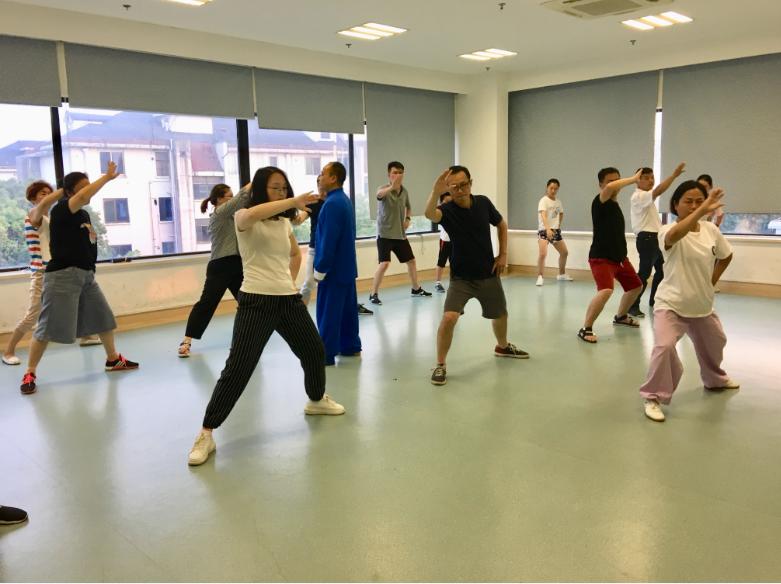 上海市社區(qū)<a href=http://www.wwwyw99966.com target=_blank class=infotextkey>健身</a>俱樂(lè)部 上海市社區(qū)<a href=http://www.wwwyw99966.com target=_blank class=infotextkey>健身</a>俱樂(lè)部