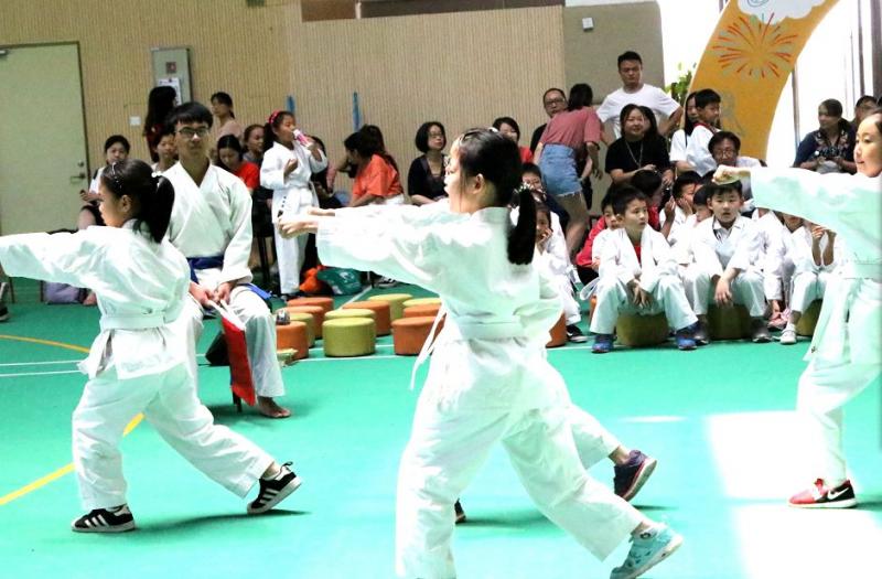 上海市社區(qū)<a href=http://www.wwwyw99966.com target=_blank class=infotextkey>健身</a>俱樂部