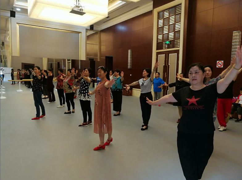 上海市社區(qū)<a href=http://www.wwwyw99966.com target=_blank class=infotextkey>健身</a>俱樂(lè)部