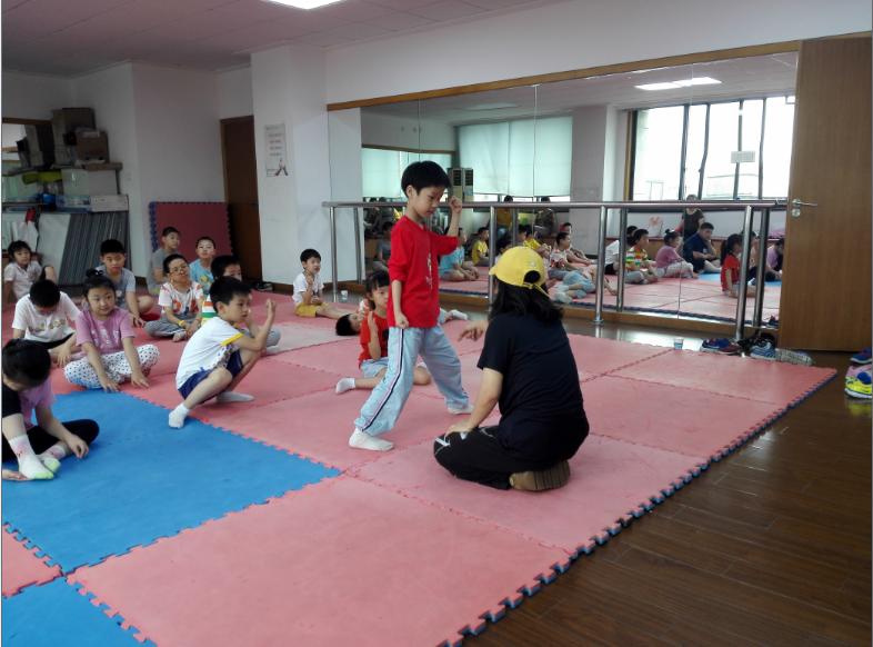 上海市社區(qū)<a href=http://www.wwwyw99966.com target=_blank class=infotextkey>健身</a>俱樂部