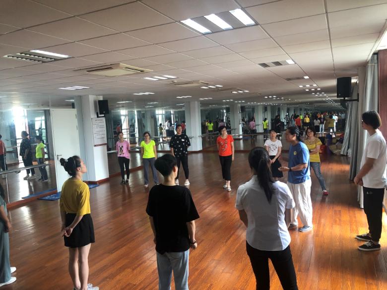 上海市社區(qū)<a href=http://www.wwwyw99966.com target=_blank class=infotextkey>健身</a>俱樂部