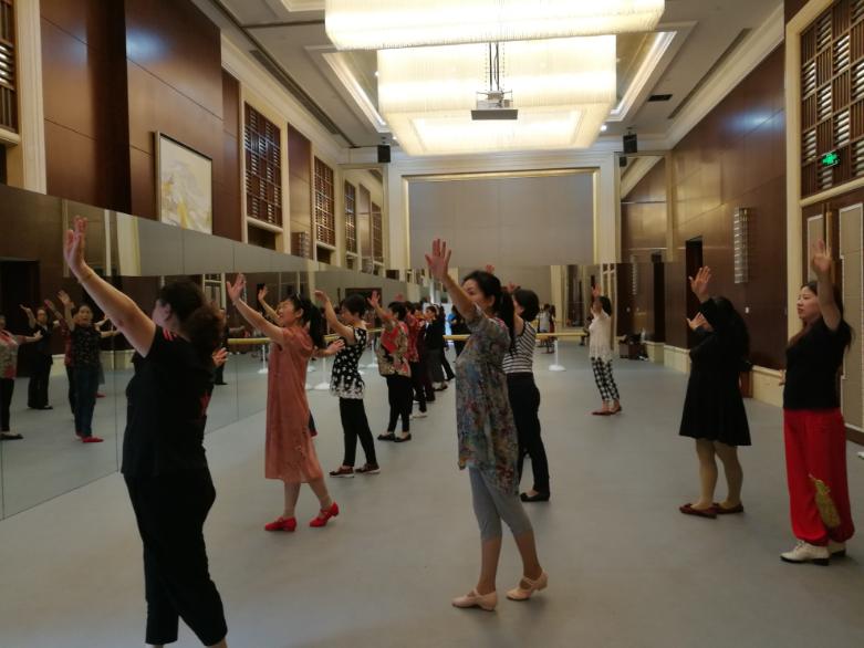 上海市社區(qū)<a href=http://www.wwwyw99966.com target=_blank class=infotextkey>健身</a>俱樂(lè)部