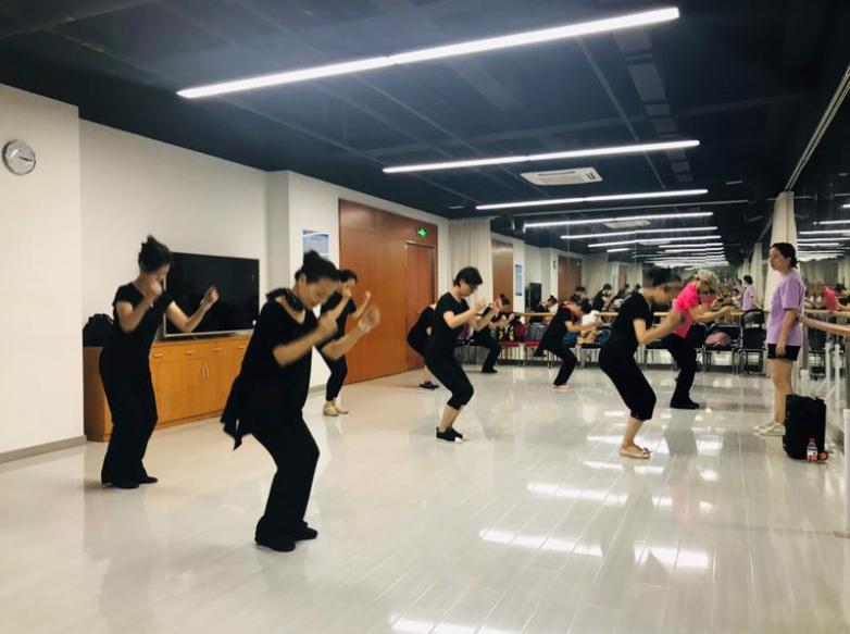 上海市社區(qū)<a href=http://www.wwwyw99966.com target=_blank class=infotextkey>健身</a>俱樂部 上海市社區(qū)<a href=http://www.wwwyw99966.com target=_blank class=infotextkey>健身</a>俱樂部