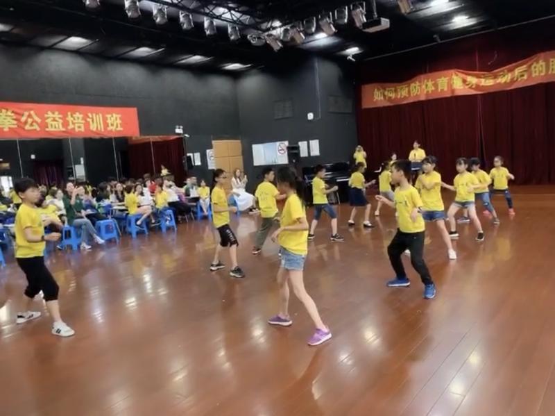 上海市社區(qū)<a href=http://www.wwwyw99966.com target=_blank class=infotextkey>健身</a>俱樂部 上海市社區(qū)<a href=http://www.wwwyw99966.com target=_blank class=infotextkey>健身</a>俱樂部