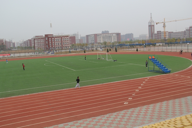 北京交通大學(xué)黃驊分校4*4<a href=http://www.wwwyw99966.com target=_blank class=infotextkey>塑膠跑道</a>工程實(shí)例