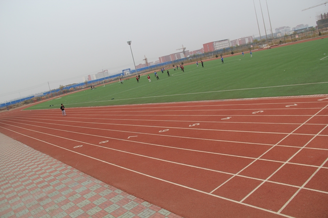北京交通大學(xué)黃驊分校4*4<a href=http://www.wwwyw99966.com target=_blank class=infotextkey>塑膠跑道</a>工程實(shí)例