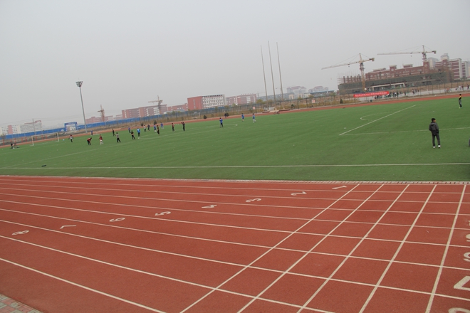 北京交通大學(xué)黃驊分校4*4<a href=http://www.wwwyw99966.com target=_blank class=infotextkey>塑膠跑道</a>工程實(shí)例