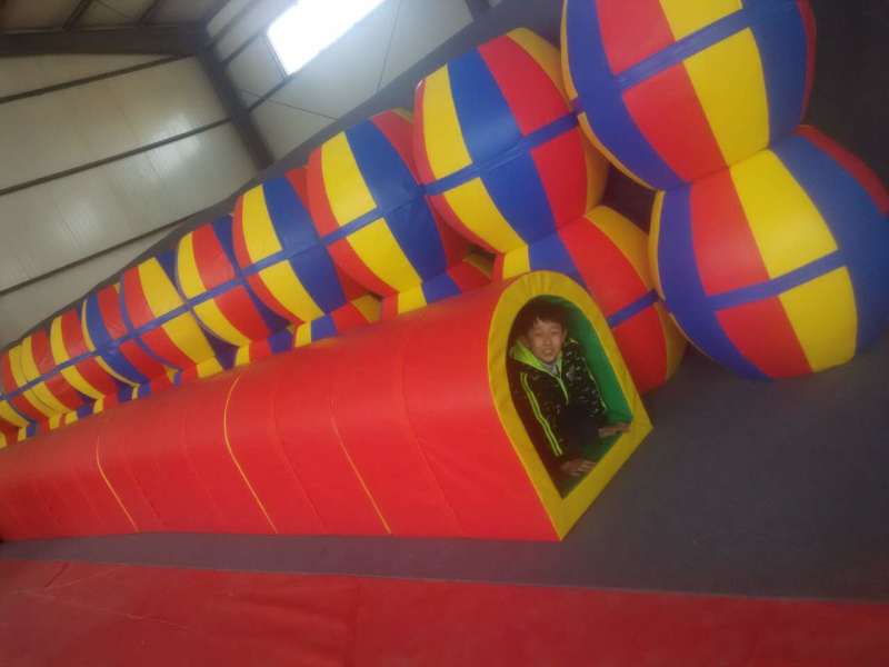 幼兒園彩色軟體隧道