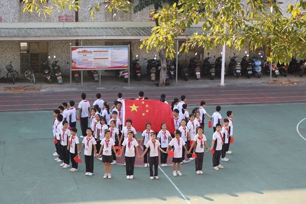 和 國旗合影3.JPG