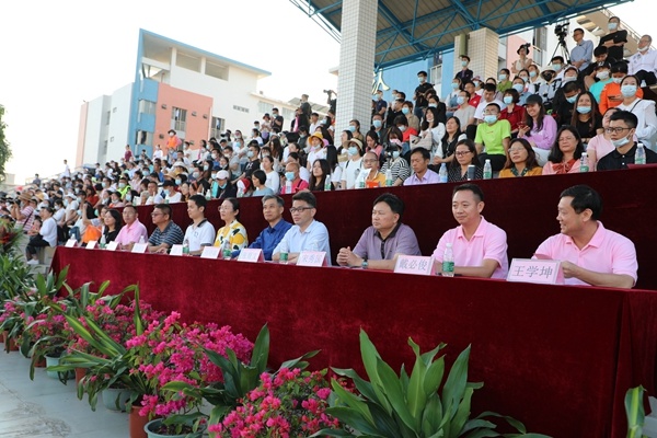3 校領導和嘉賓.jpg