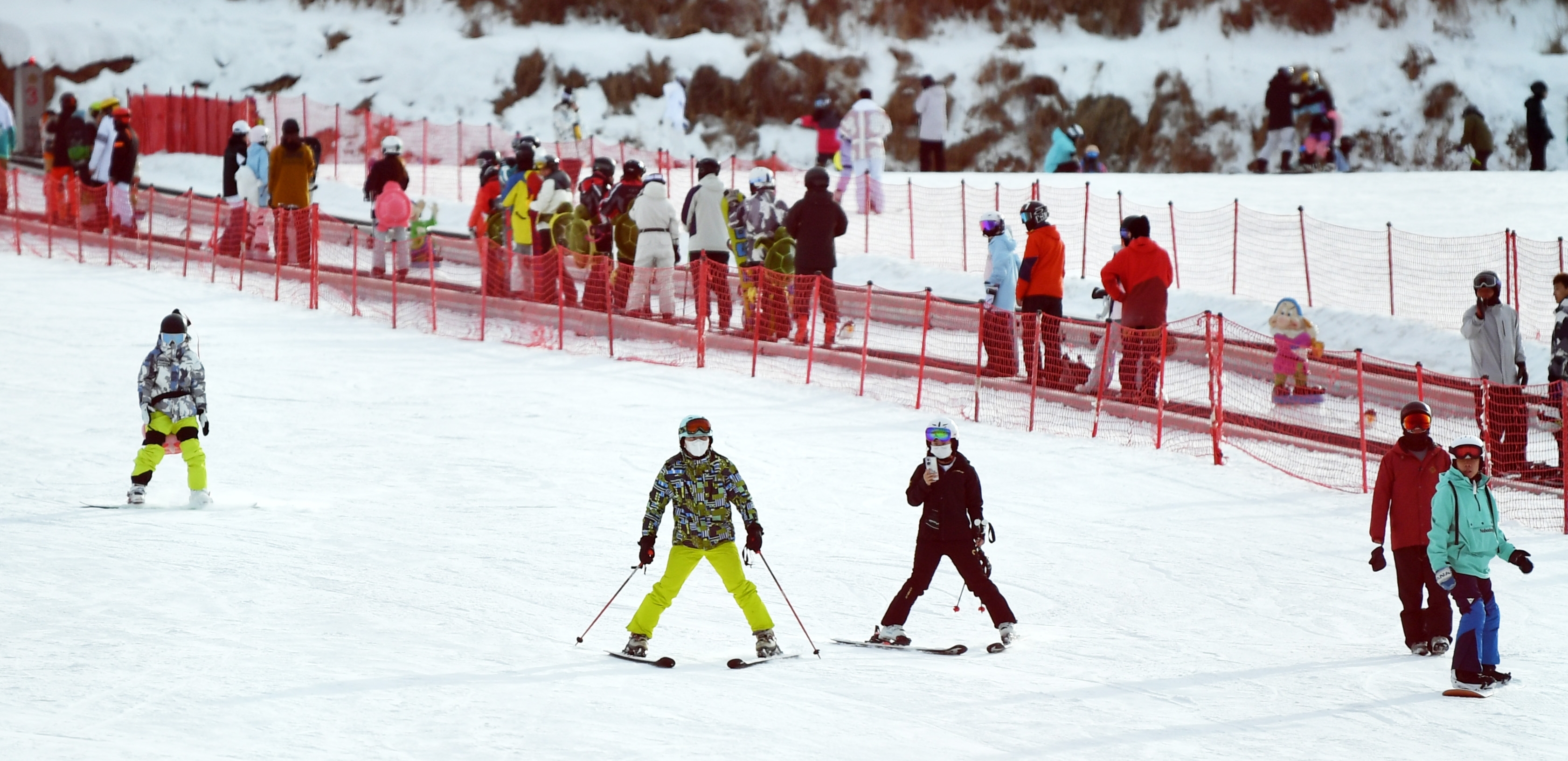 我國(guó)實(shí)現(xiàn)“帶動(dòng)三億人參與冰雪運(yùn)動(dòng)”目標(biāo)