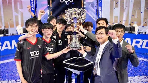 【電競】EDG戰(zhàn)隊(duì)主教練楊濟(jì)松：這一切回想起來還是那么夢幻