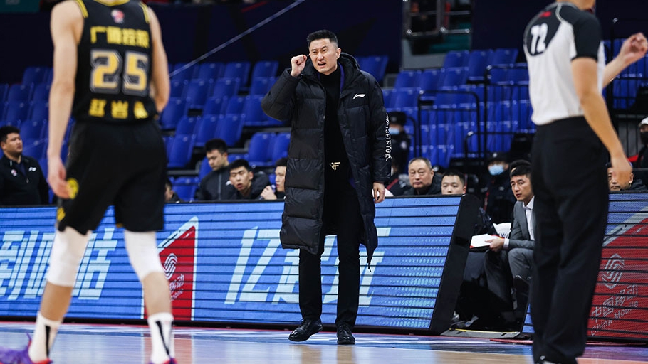 【CBA】面對輸球杜鋒平靜，他送給小將禮物