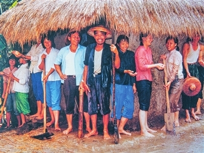 “把生命獻(xiàn)給藝術(shù)，把藝術(shù)獻(xiàn)給人民”