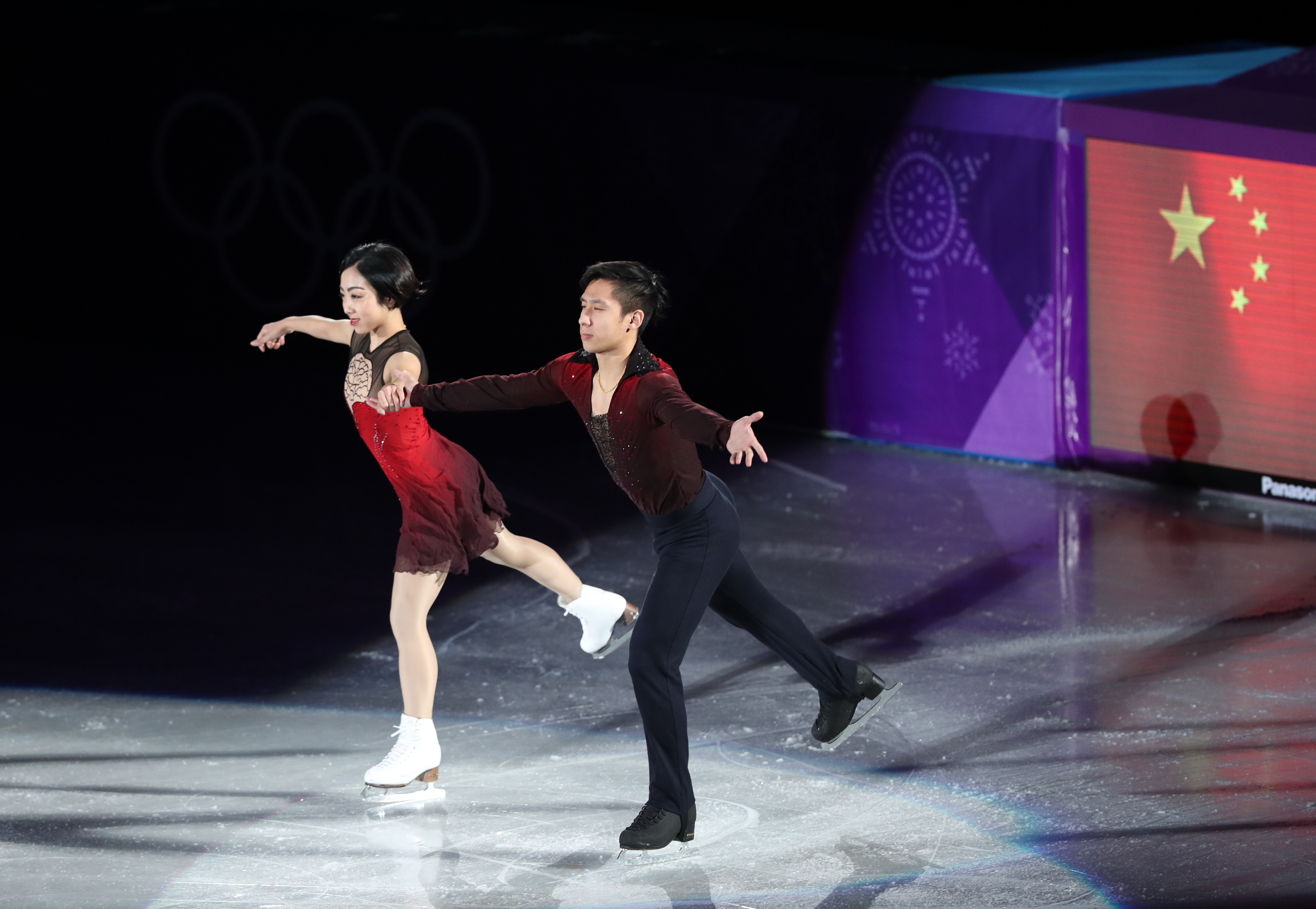 【冬奧辭典·花樣滑冰】音樂(lè)美＋姿態(tài)美＋力量美，觀眾還能投擲小禮物