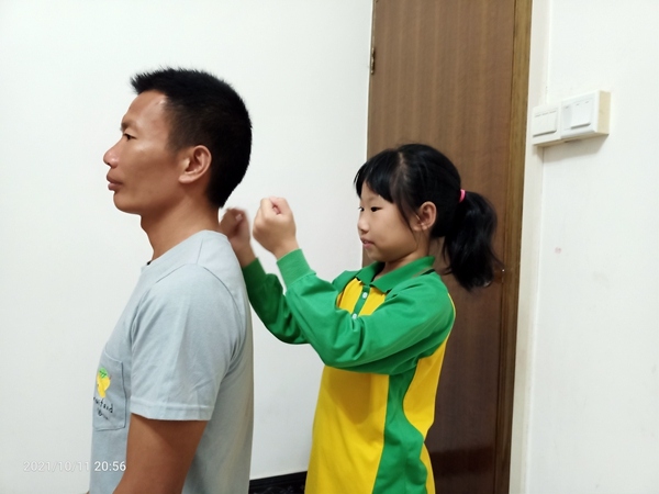 重陽雨意猶許重，感恩敬老情更濃