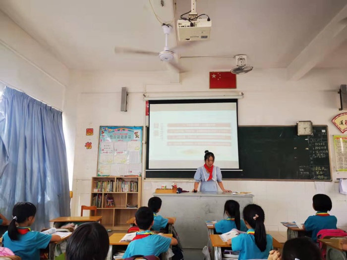 三民學校舉行“請黨放心，強國有我”主題班會