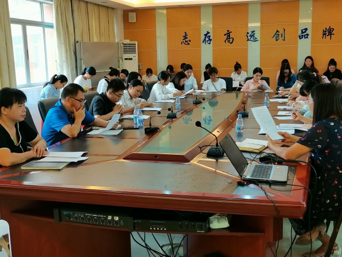 青藍(lán)結(jié)對(duì)清秋始，惟愿枝間子初成