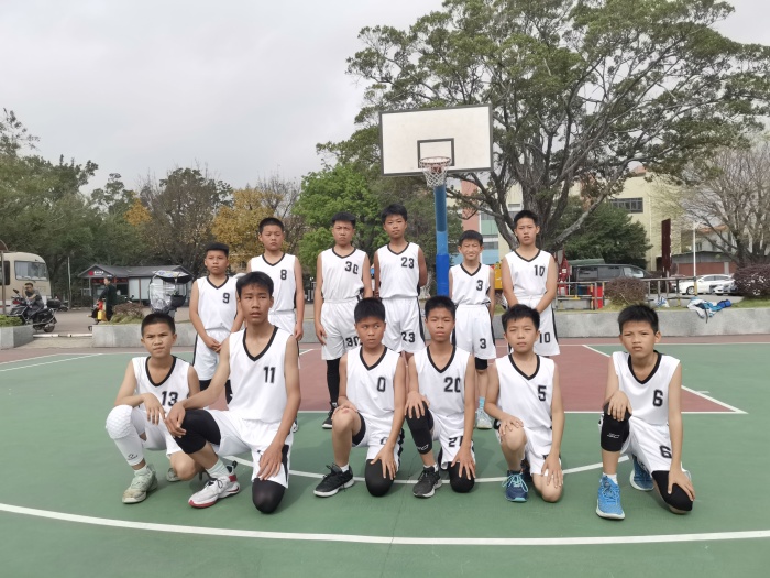 凝心聚力展風(fēng)采，籃球場上展英姿