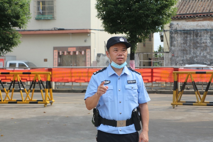 榮興派出所“送教上門”，求實(shí)學(xué)校開展“反恐防暴”應(yīng)急演練