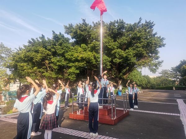 “請黨放心，強(qiáng)國有我”