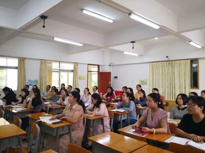 信息技術(shù)助教學(xué)，全體研課促提升