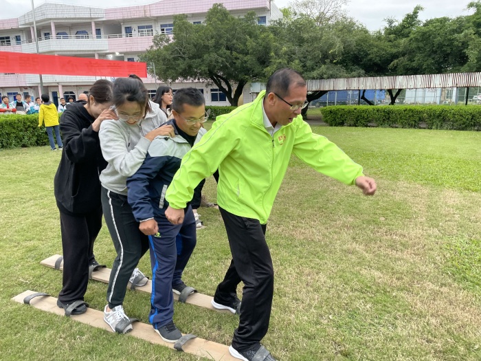 教師豐富多彩運(yùn)動(dòng)會(huì)