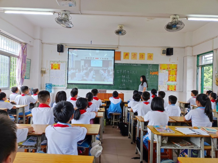 中山市神灣神舟學(xué)校開展第29個(gè)“世界精神衛(wèi)生日”主題教育活動(dòng) (4).jpg