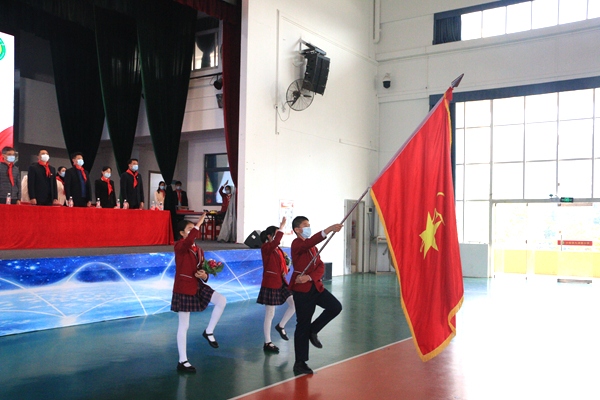 紅領(lǐng)巾心向黨 齊揚(yáng)帆夢(mèng)啟航