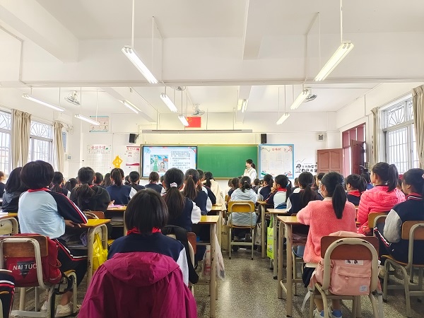 擁抱青春，笑對(duì)花季