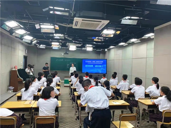 扎實推進(jìn)財經(jīng)素養(yǎng)教育 中山市一中師生亮相大灣區(qū)課堂