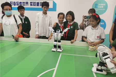 開啟科技體驗之旅！新鰲嶺社區(qū)青少年科普實踐教育基地揭牌