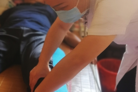 國慶假期，板芙醫(yī)院醫(yī)生志愿者上門送診療