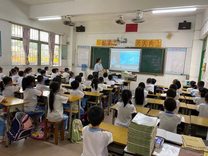 中山市神灣神舟學(xué)校開展第29個(gè)“世界精神衛(wèi)生日”主題教育活動(dòng) (2).jpg