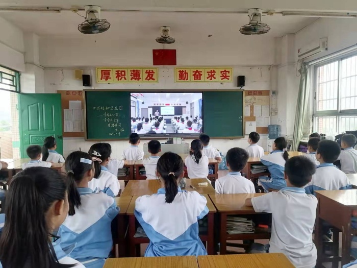 中山市神灣神舟學(xué)校開展第29個(gè)“世界精神衛(wèi)生日”主題教育活動(dòng) (5).jpg