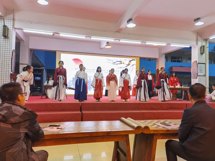 誦優(yōu)秀傳統(tǒng)之經(jīng)典，承民族文化之魂魄