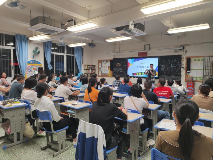 開發(fā)區(qū)第二小學舉行“家校共話‘雙減’，攜手助力成長”家長會