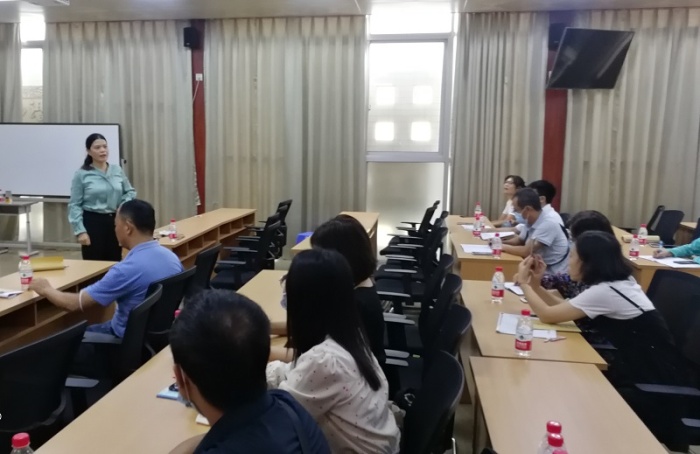 開展學(xué)農(nóng)實踐，體驗勞動光榮