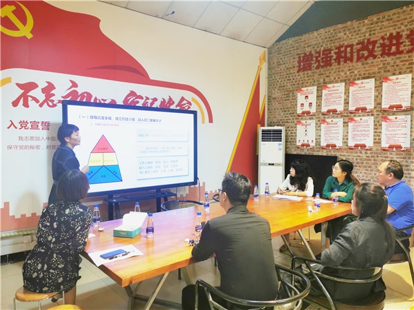 學(xué)創(chuàng)崗經(jīng)驗(yàn) 展巾幗風(fēng)采