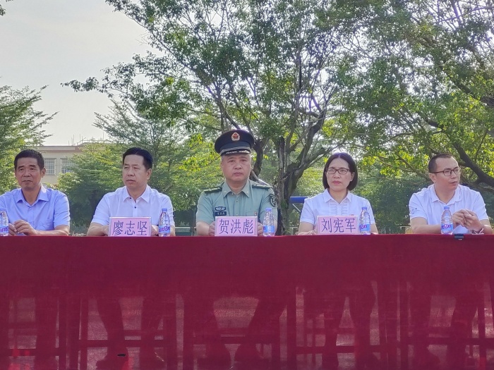 學(xué)軍人風(fēng)采，強(qiáng)國(guó)防意識(shí)