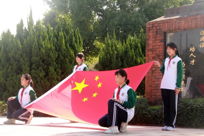 跟隨偉人足跡，繼承中山精神