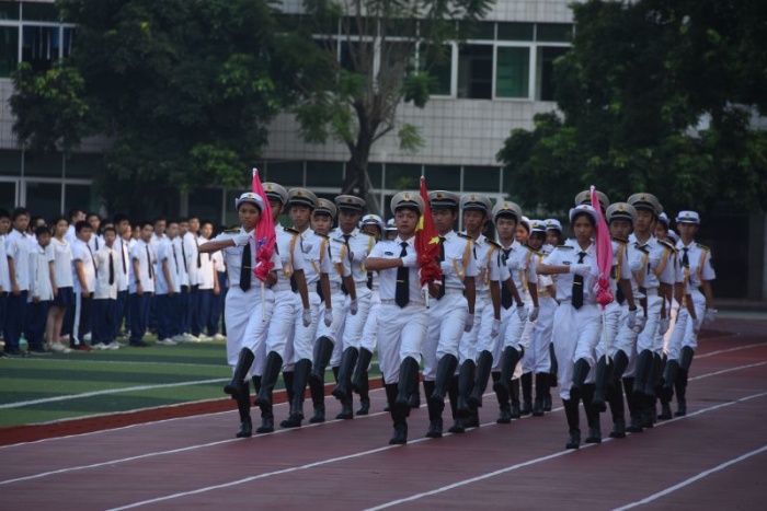 增強愛國情感，擔(dān)當(dāng)振興祖國責(zé)任